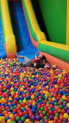 Ball pit slide