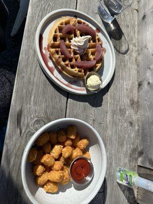 Belgian waffle, tater tots