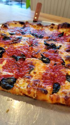 Grandma Pizza - nice and close, so you can almost taste it. NOW GO GET ONE!