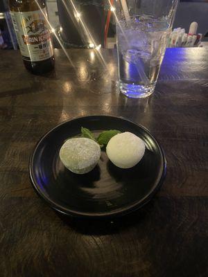 Mochi ice cream (matcha and vanilla)