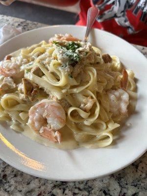 Chicken Alfredo w/ shrimp