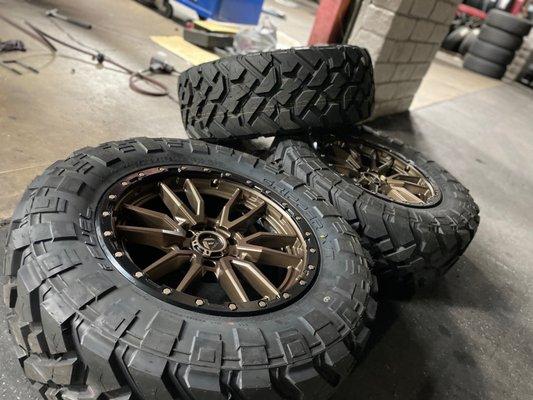 Fuel wheels and mud tires