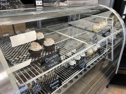 Cupcake flavors were chocolate, vanilla, chocolate kisses, coconut chocolate chip, sea salt caramel, funfetti, and chocolate s'mores.