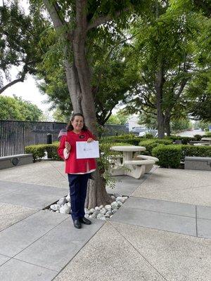 Terminando mi juramento y recibiendo mi certificado de Ciudadanía.