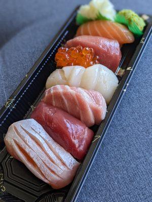 Omakase Nigiri - just look at that fatty tuna *drool*