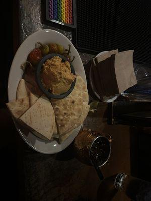 Hummus plate