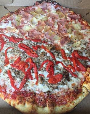 Wicked pizza! 1/2 ham and carmelized onions 1/2 angus beef and red roasted peppers. Tasty fresh toppings. Great flavor.