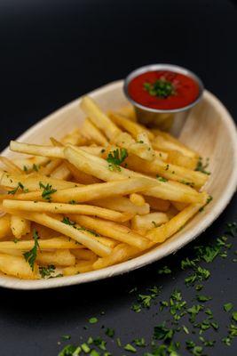 Yucca Fries GF&V
Golden, crispy deep fried Yucca root with a delicious homemade spicy ketchup sauce.