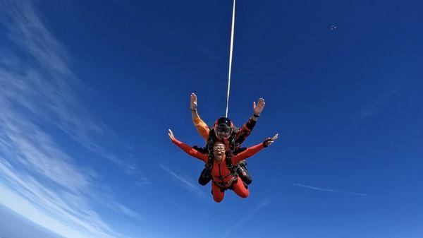 Tandem jump photos with Carlos, Videographer Woolslayer