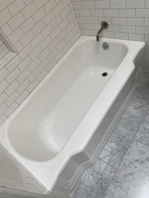 Close up shot of the refinished bathtub done by us