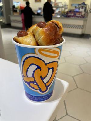 Mini Pretzel Dogs / Mini Dog Pretzels