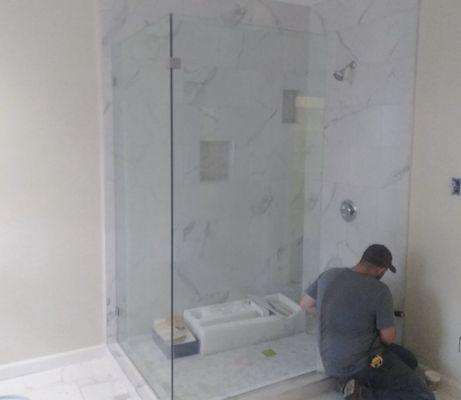 Frameless shower