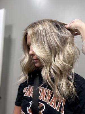 Money piece + highlights + shadow root for a lived-in and low maintenance color.