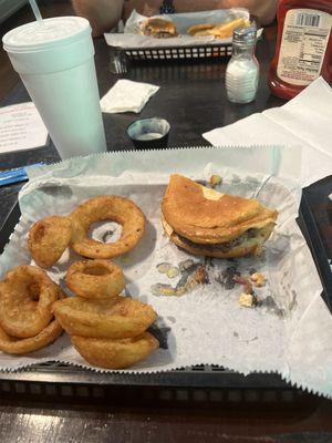 Bucki Burger & Onion Rings