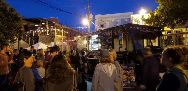 Foodtruck Alley Thursdays ( seasonal )