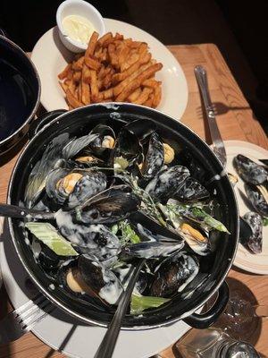 Yummm mussels n fries