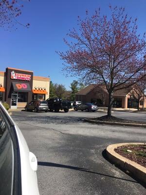 Dunkin' Donuts Lincoln Highway next to Verizon wireless