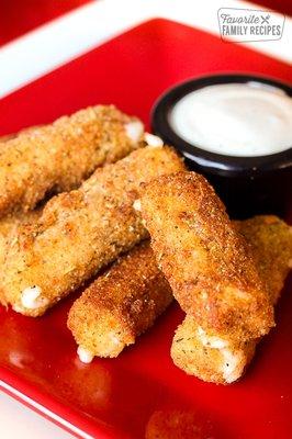 4 pieces Mozzarella stick served with our traditional TAziki sauce