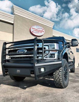 '20 Ford F250 Tremor w/ Fab Fours Black Steel Elite Front Bumper & Blackout 3" - 4 LED Flood Cube Lights.