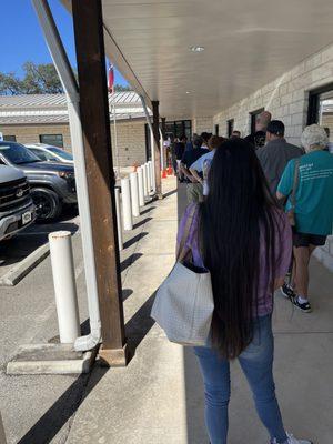 Long line to vote early