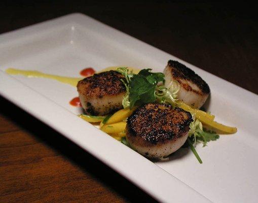 Pan Seared Diver Scallops with  Grilled Pineapple Salsa