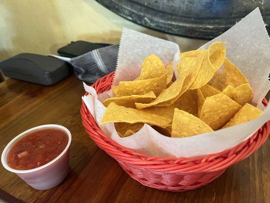 Fresh and warm chips & salsa