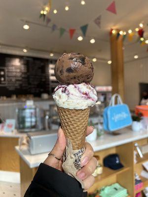 Blackout Chocolate Cake Pint + Brambleberry Crisp Pint