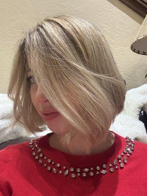 Blonde wavy bob haircut