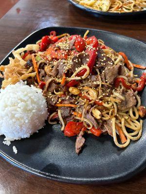 Beef, red bell peppers, peanuts and noodles