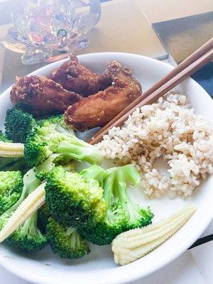 Healthy Platter with 3 Fried Chicken Wings and Brown Rice