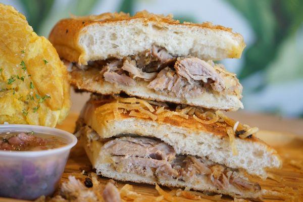 Pan Con Lechon