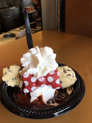 Minnie mouse cookiedough sundae