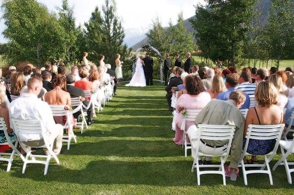 Genoa Lakes offer outdoor or indoor ceremony sites.