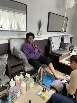 Nail Lounge