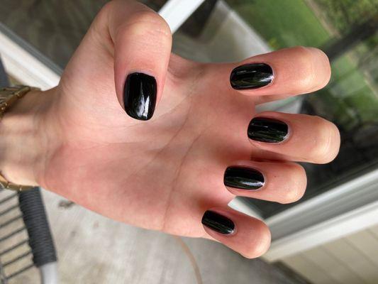 black manicure. so shiny and perfect!