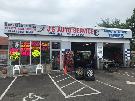 The exterior, front side, of the shop.