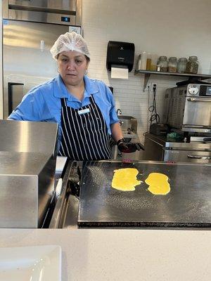 Complimentary breakfast (cook makes eggs and pancakes in front of you)