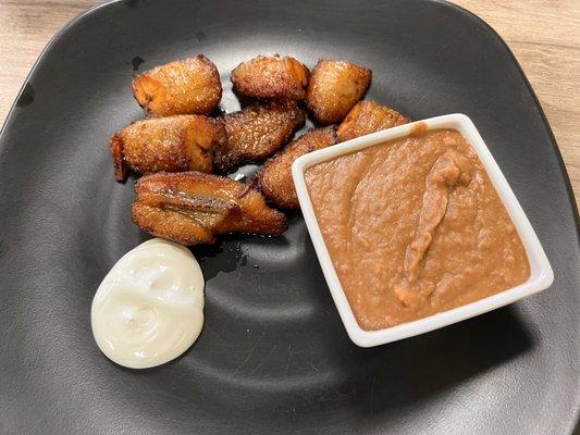 Platano Con Frijoles Y Crema