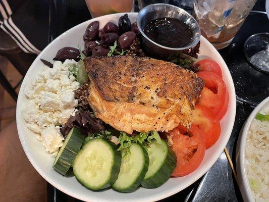 Quinoa salad with grilled salmon