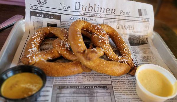 We ordered the pretzels that came with a cheese sauce and a mustard sauce. Delicious!!