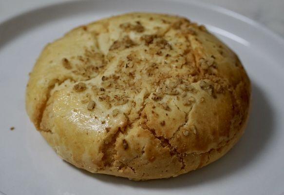 Pineapple bun with cream filling