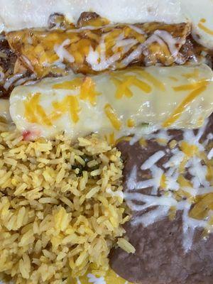 Comb enchiladas , my husband loved it . His favorite was the beef enchilada . Great plate.