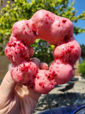 Raspberry mochi donut