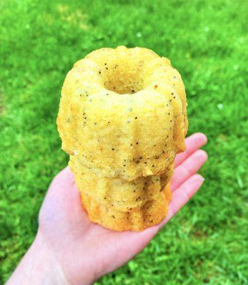 Lemon poppyseed bundt cake