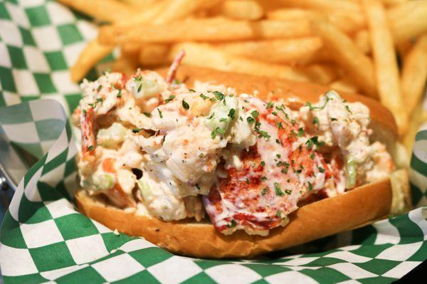 Lobster Roll w/ Fries