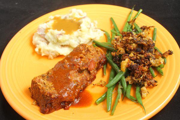 vegan "meatloaf" potatoes and gravy