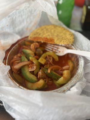 Tostada de agua chile rojo