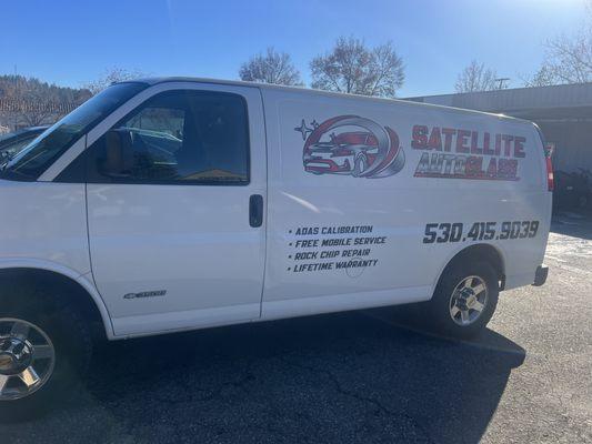 Satellite glass van