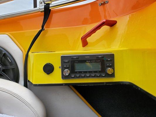 Clarion marine radio installation