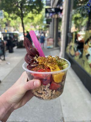 Brazilian Bowl (added bee pollen)